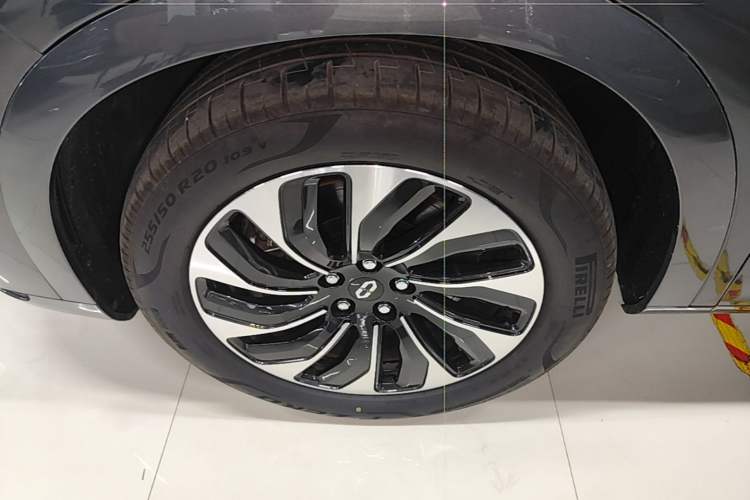 Used Hima AITO M7 2024 1.5T Rear-Drive Plus Version 5 Seats Left Front Wheel Hub