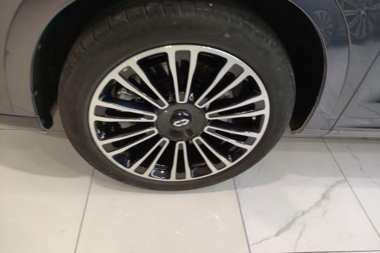 Used Hima AITO M7 2024 1.5T Intelligent Drive 4WD Ultra Version 5 Seats Left Front Wheel Hub