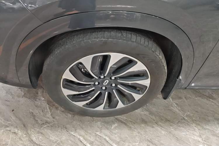 Used Hima AITO M7 2024 1.5T Rear-Drive Plus Version 5 Seats Left Front Wheel Hub