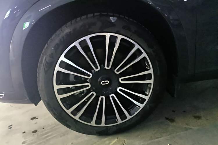 Used Hima AITO M7 2024 1.5T Rear-Drive Plus Version 5 Seats Left Front Wheel Hub