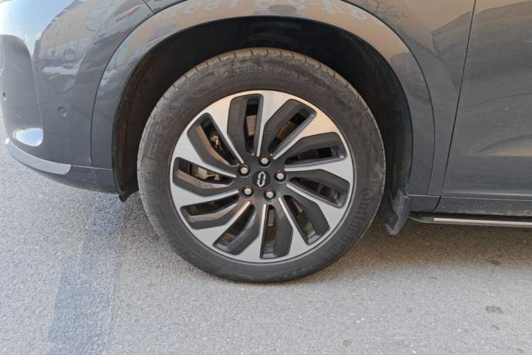 Used Hima AITO M7 2024 1.5T Intelligent Drive 4x4 Max Edition 6 Seats Left Front Wheel Hub
