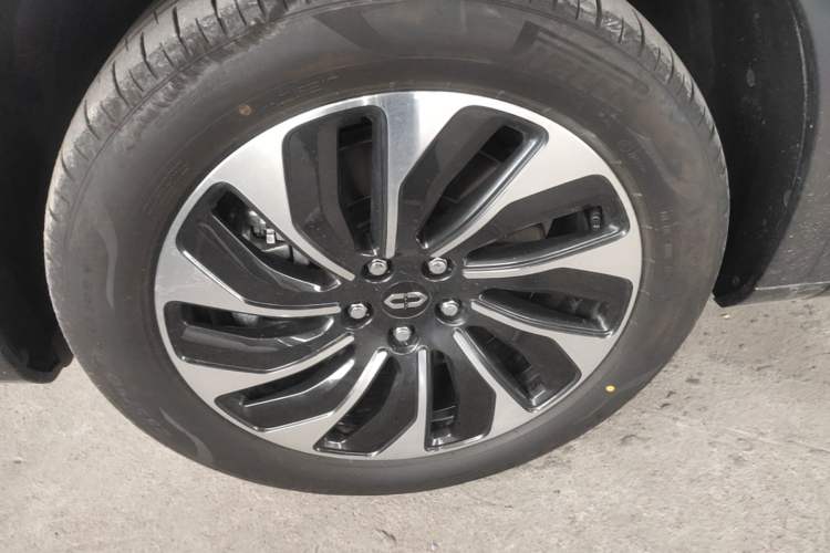 Used Hima AITO M7 2024 1.5T Rear-Drive Plus Version 5 Seats Left Front Wheel Hub