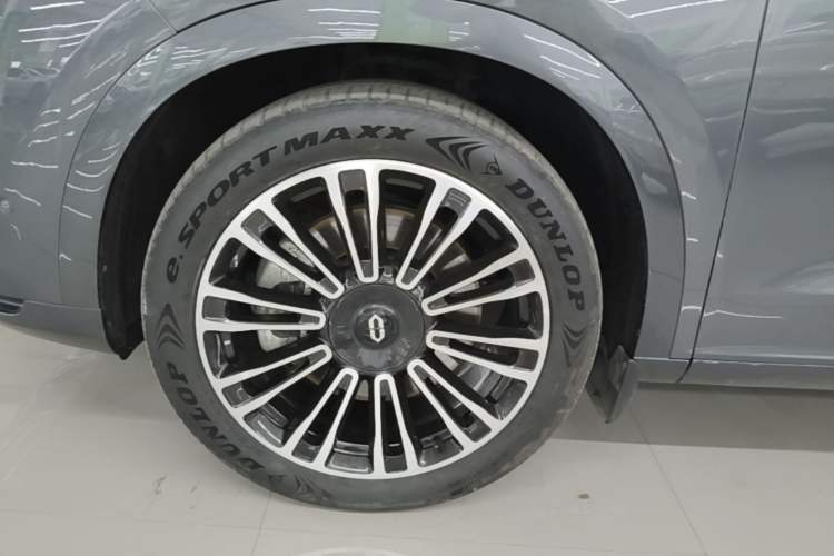 Used Hima AITO M7 2024 1.5T Rear-Drive Plus Version 5 Seats Left Front Wheel Hub