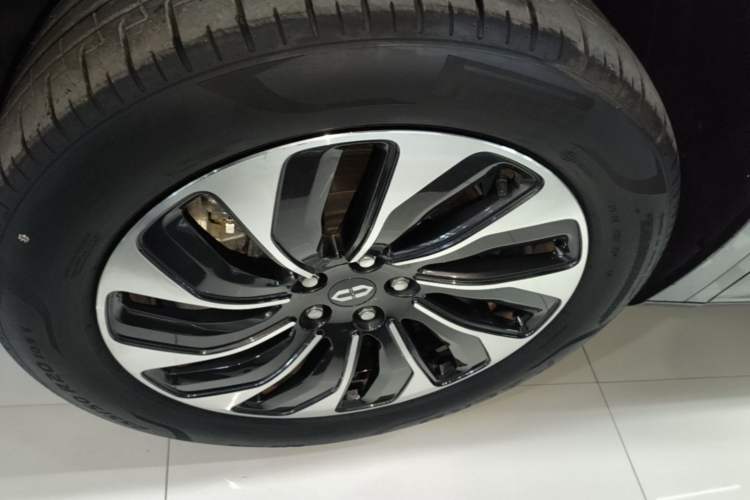 Used Hima AITO M7 2024 1.5T Rear-Drive Plus Version 5 Seats Left Front Wheel Hub