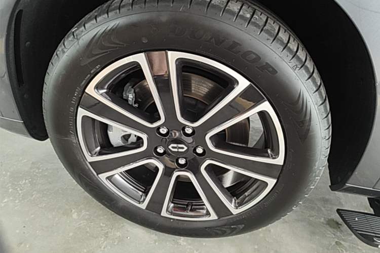 Used Hima AITO M7 2024 1.5T Intelligent Drive 4WD Ultra Version 5 Seats Left Front Wheel Hub