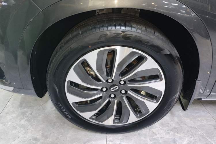Used Hima AITO M7 2024 1.5T Intelligent Driving Rear-Drive Max Edition 5 Seats Left Front Wheel Hub