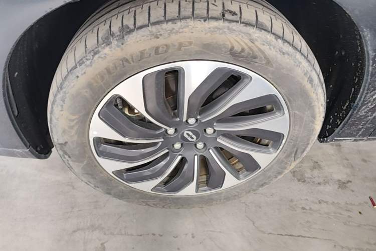 Used Hima AITO M7 2024 1.5T Rear-Drive Plus Version 5 Seats Left Front Wheel Hub