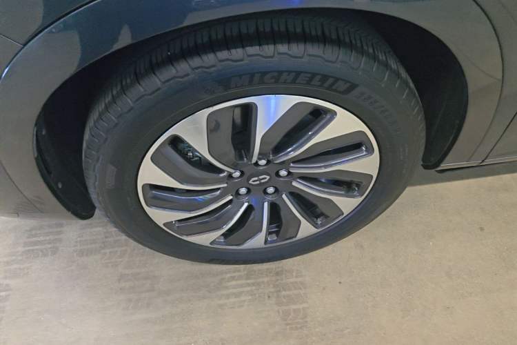 Used Hima AITO M7 2024 1.5T Intelligent Driving Rear-Drive Max Edition 5 Seats Left Front Wheel Hub