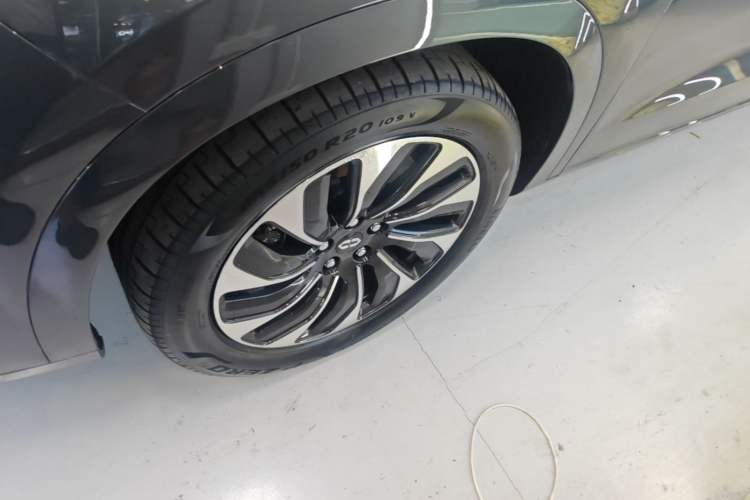 Used Hima AITO M7 2024 1.5T Intelligent Driving 4WD Max Edition 5 Seats Left Front Wheel Hub