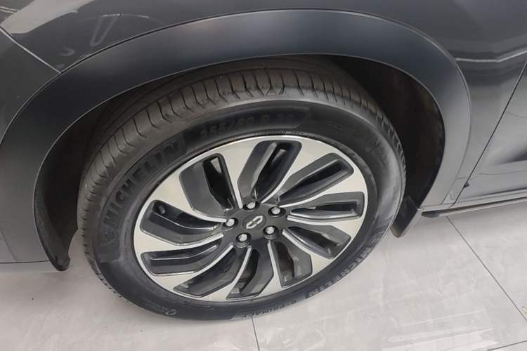 Used Hima AITO M7 2024 1.5T Intelligent Driving Rear-Drive Max Edition 6 Seats Left Front Wheel Hub