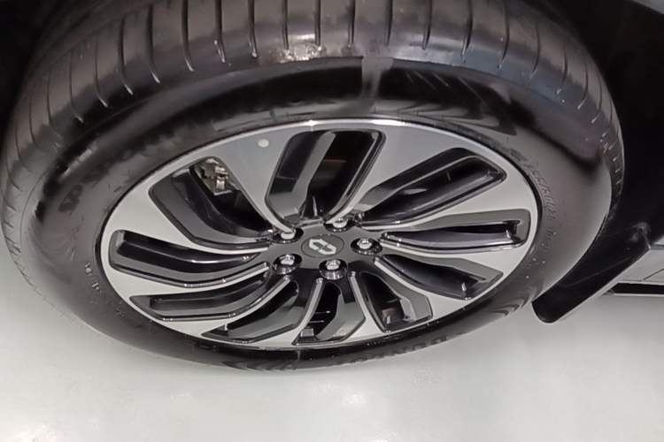Used Hima AITO M7 2024 1.5T Rear-Drive Plus Version 5 Seats Left Front Wheel Hub