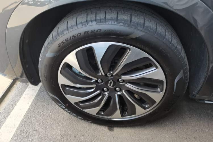 Used Hima AITO M7 2024 1.5T Rear-Drive Plus Version 5 Seats Left Front Wheel Hub