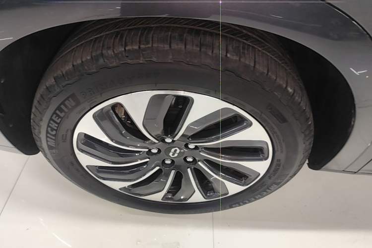 Used Hima AITO M7 2024 1.5T Intelligent Driving 4WD Max Edition 5 Seats Left Front Wheel Hub