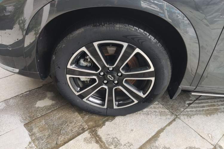 Used Hima AITO M7 2024 1.5T Intelligent Driving Rear-Drive Pro Version 5 Seats Left Front Wheel Hub