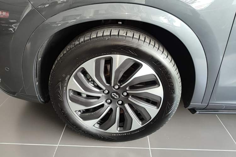 Used Hima AITO M7 2024 1.5T Rear-Drive Plus Version 5 Seats Left Front Wheel Hub