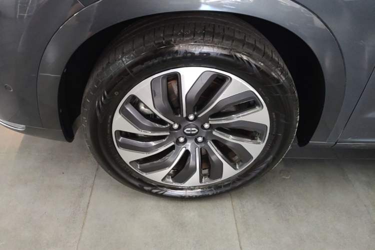 Used Hima AITO M7 2024 1.5T Rear-Drive Plus Version 5 Seats Left Front Wheel Hub
