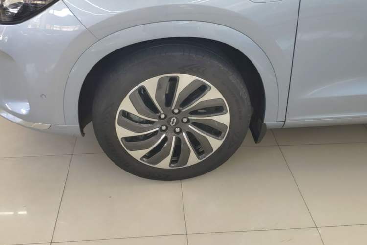 Used Hima AITO M7 2024 1.5T Intelligent Driving 4WD Max Edition 5 Seats Left Front Wheel Hub
