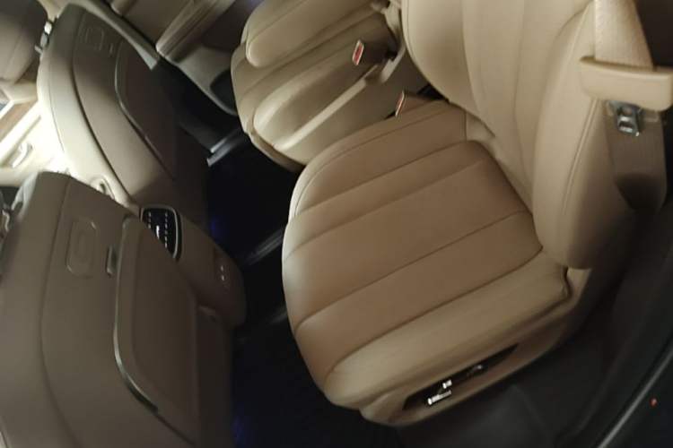 Used Hima AITO M7 2024 1.5T Intelligent Driving Rear-Drive Ultra Version 6 Seats Left Rear Seat