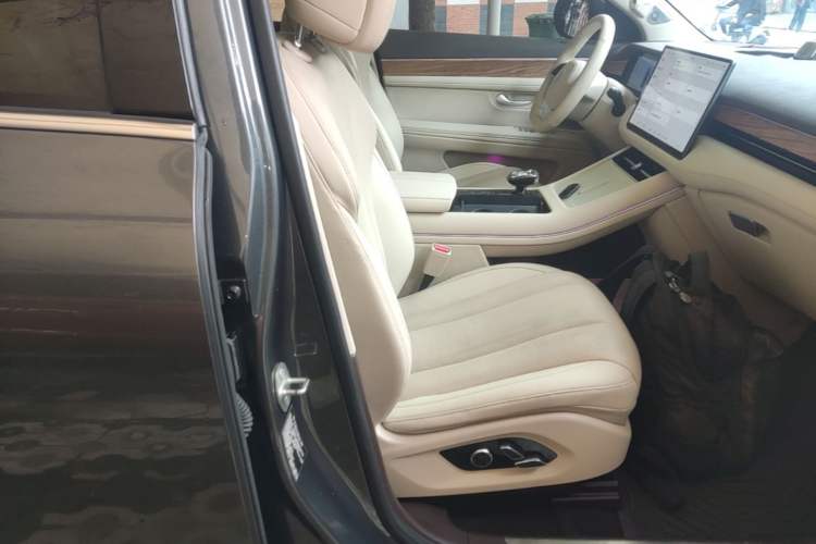 Used Hima AITO M7 2024 1.5T Rear-Drive Plus Version 5 Seats Right Front Seat