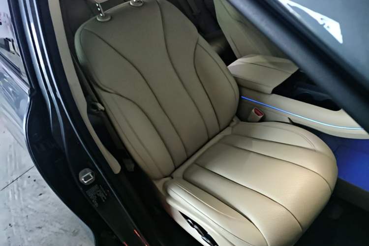 Used Hima AITO M7 2024 1.5T Rear-Drive Plus Version 5 Seats Right Front Seat