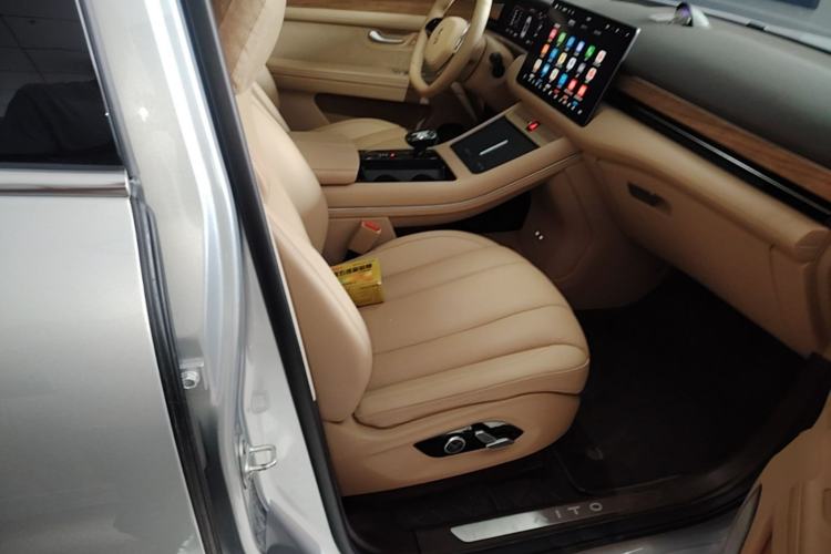 Used Hima AITO M7 2024 1.5T Intelligent Driving 4WD Pro Edition 6 Seats Ternary Lithium Battery Right Front Seat