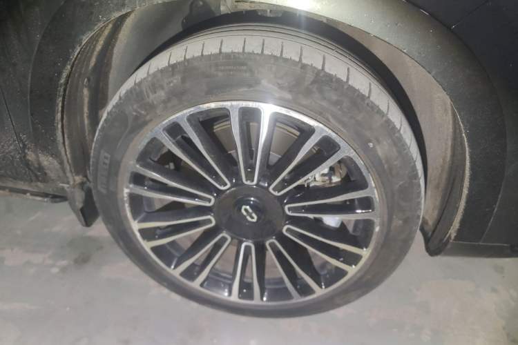 Used Hima AITO M7 2024 1.5T Four-Wheel Drive Plus Version 5 Seats Right Front Wheel Hub