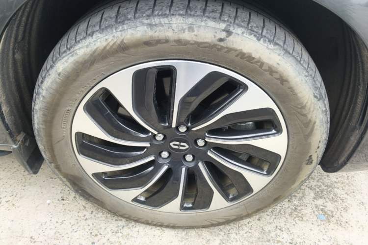 Used Hima AITO M7 2024 1.5T Rear-Drive Plus Version 5 Seats Right Front Wheel Hub