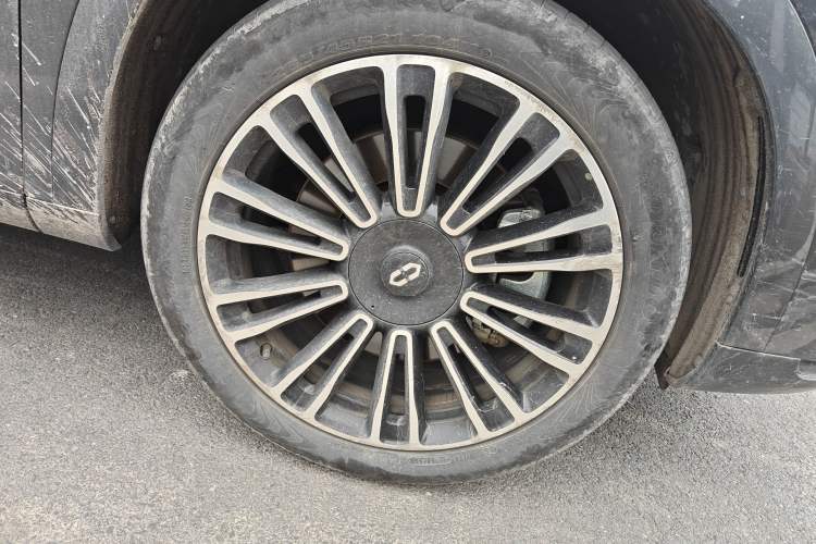 Used Hima AITO M7 2024 1.5T Rear-Drive Plus Version 5 Seats Right Front Wheel Hub