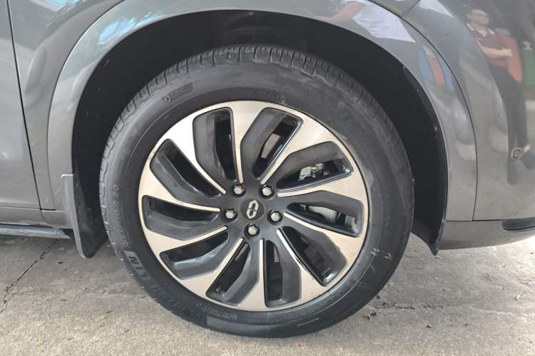 Used Hima AITO M7 2024 1.5T Intelligent Driving Rear-Drive Ultra Version 6 Seats Right Front Wheel Hub