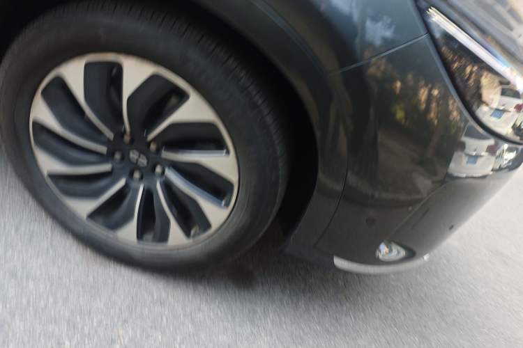Used Hima AITO M7 2024 1.5T Intelligent Driving Rear-Drive Max Edition 6 Seats Right Front Wheel Hub