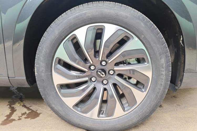 Used Hima AITO M7 2024 1.5T Intelligent Driving 4WD Max Edition 5 Seats Right Front Wheel Hub