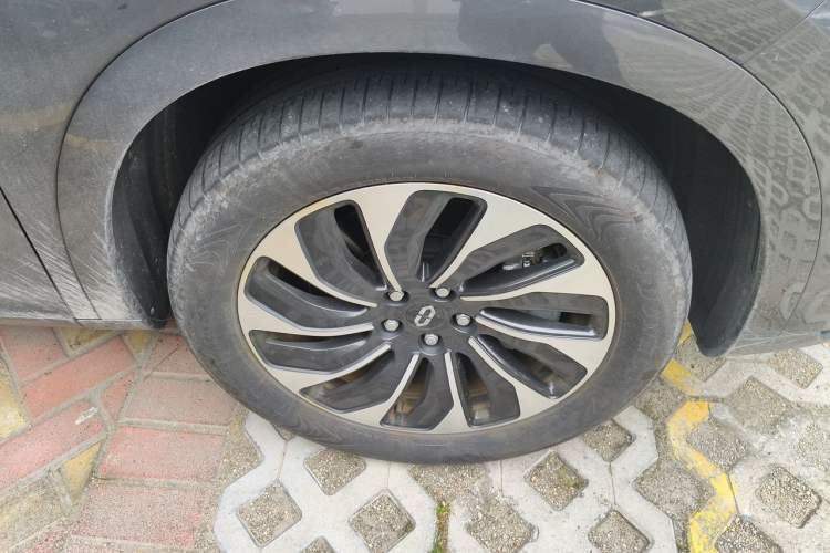 Used Hima AITO M7 2024 1.5T Rear-Drive Plus Version 6 Seats Right Front Wheel Hub