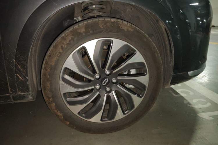 Used Hima AITO M7 2024 1.5T Intelligent Driving 4WD Max Edition 5 Seats Right Front Wheel Hub