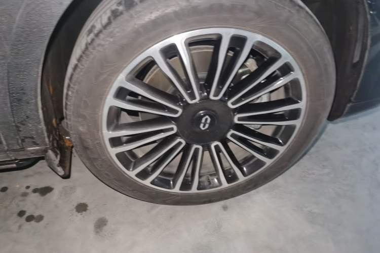 Used Hima AITO M7 2024 1.5T Intelligent Driving Rear-Drive Ultra Version 6 Seats Right Front Wheel Hub