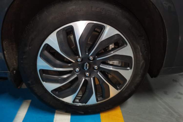Used Hima AITO M7 2024 1.5T Intelligent Drive 4x4 Max Edition 6 Seats Right Front Wheel Hub