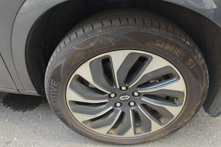 Used Hima AITO M7 2024 1.5T Rear-Drive Plus Version 5 Seats Right Front Wheel Hub