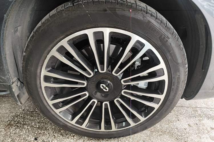 Used Hima AITO M7 2024 1.5T Intelligent Driving 4WD Max Edition 5 Seats Right Front Wheel Hub