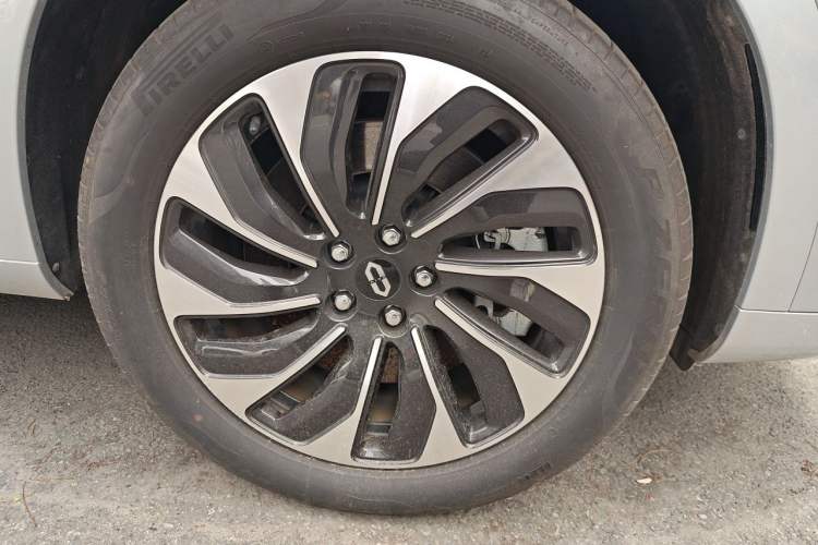 Used Hima AITO M7 2024 1.5T Intelligent Driving 4WD Max Edition 5 Seats Right Front Wheel Hub
