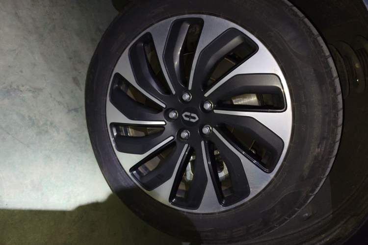 Used Hima AITO M7 2024 1.5T Intelligent Driving Rear-Drive Max Edition 6 Seats Right Front Wheel Hub
