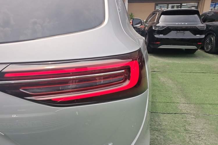 Used Hima AITO M7 2024 1.5T Intelligent Driving 4WD Max Edition 5 Seats Right Rear Taillight