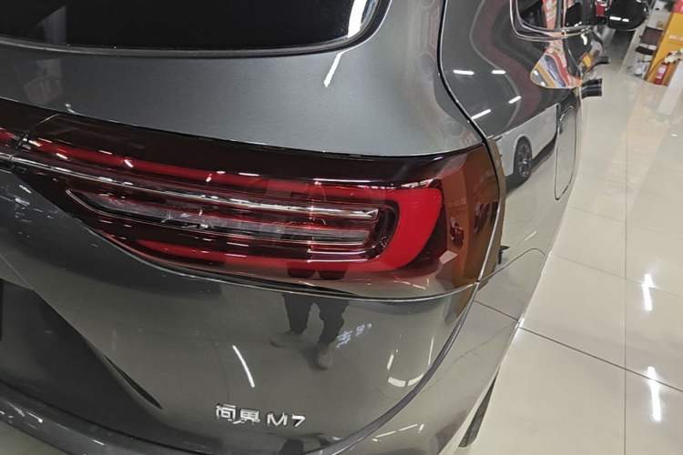 Used Hima AITO M7 2024 1.5T Rear-Drive Plus Version 5 Seats Right Rear Taillight