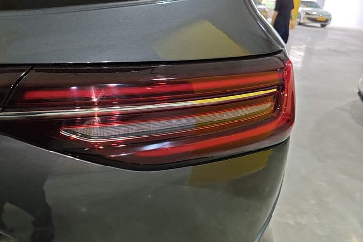 Used Hima AITO M7 2024 1.5T Intelligent Driving Rear-Drive Max Edition 5 Seats Right Rear Taillight