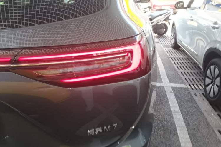Used Hima AITO M7 2024 1.5T Rear-Drive Plus Version 5 Seats Right Rear Taillight