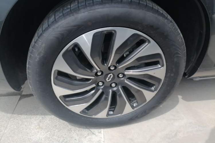 Used Hima AITO M7 2024 1.5T Rear-Drive Plus Version 6 Seats Right Rear Wheel Hub