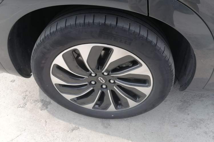 Used Hima AITO M7 2024 1.5T Intelligent Driving 4WD Max Edition 5 Seats Right Rear Wheel Hub