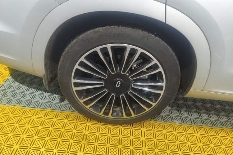 Used Hima AITO M7 2024 1.5T Rear-Drive Plus Version 5 Seats Right Rear Wheel Hub