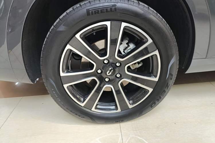 Used Hima AITO M7 2024 1.5T Intelligent Driving Rear-Drive Pro Version 5 Seats Right Rear Wheel Hub