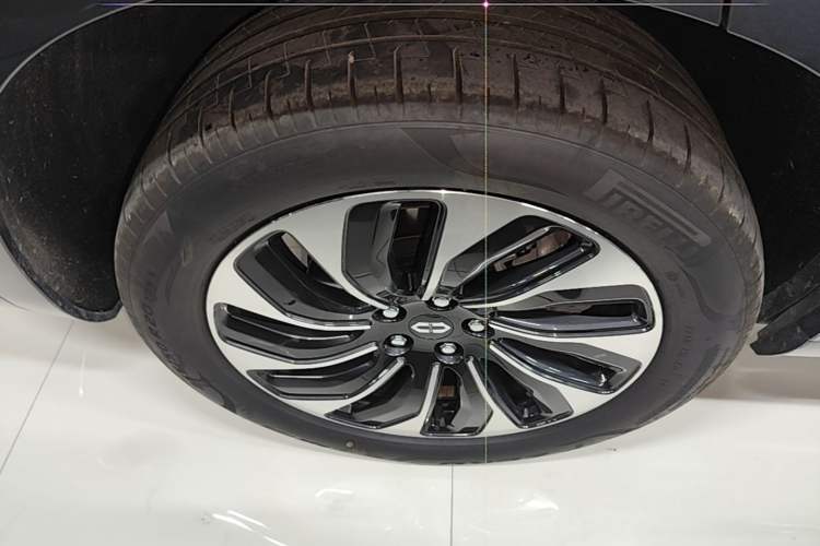 Used Hima AITO M7 2024 1.5T Rear-Drive Plus Version 5 Seats Right Rear Wheel Hub