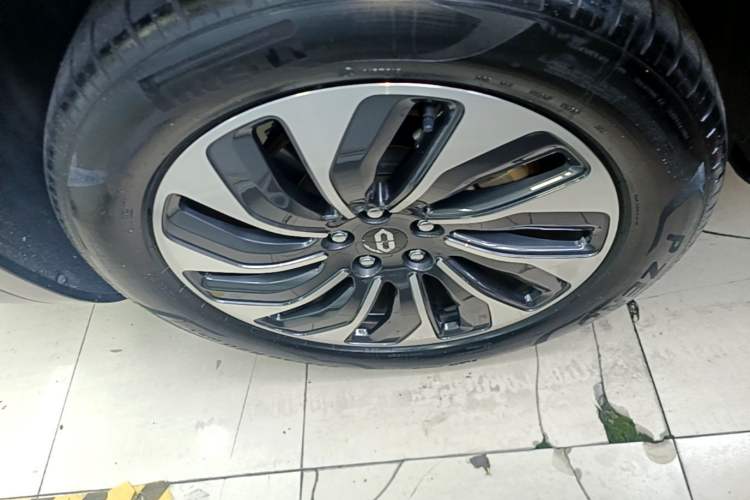 Used Hima AITO M7 2024 1.5T Intelligent Driving Rear-Drive Max Edition 5 Seats Right Rear Wheel Hub