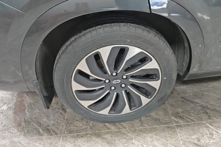 Used Hima AITO M7 2024 1.5T Rear-Drive Plus Version 5 Seats Right Rear Wheel Hub